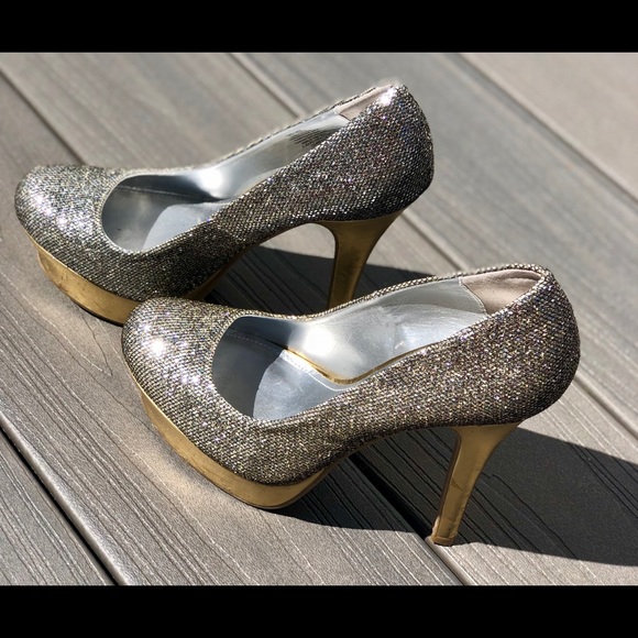 Jennifer Lopez shoes! Gold/silver Size 7 - Picture 3 of 6